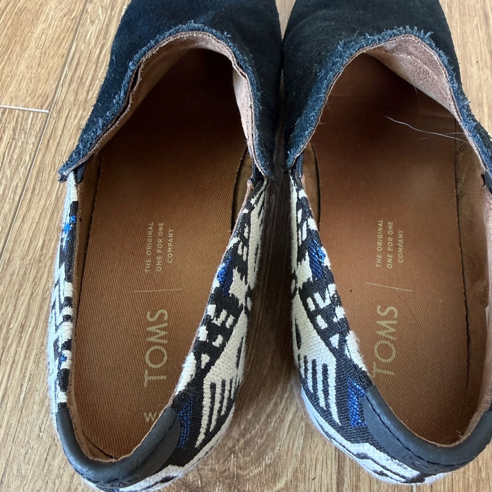 Tom’s Black Suede Ankle Bootie Aztec - Picture 4 of 12